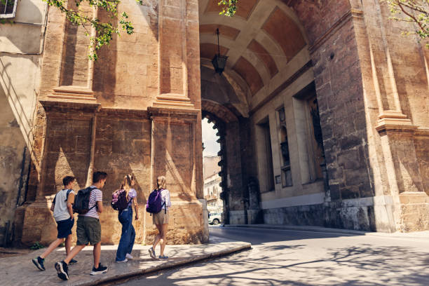 istock Family sightseeing Palermo, Sicily, Italy 1475920971