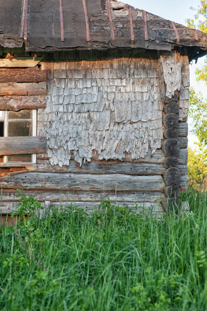 istock Old abandoned wooden house 1475924848