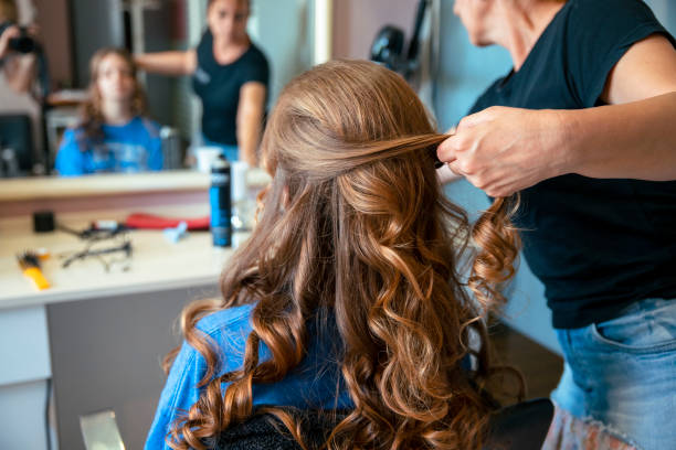 istock Making fresh new Hairstyle in salon 1475932271