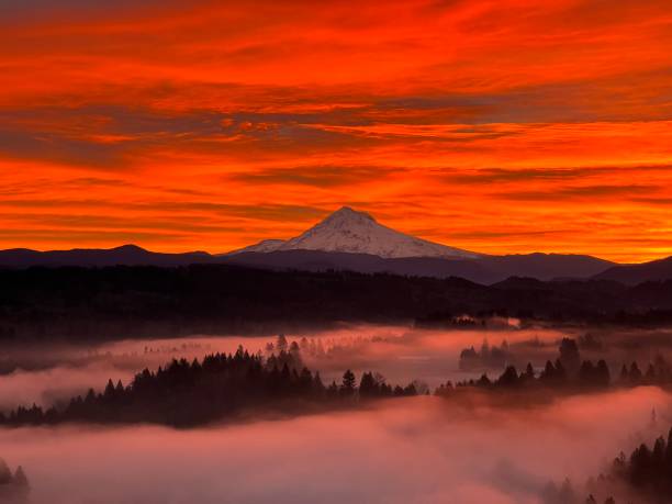 istock Sunrise over Mount Hood 1475934144