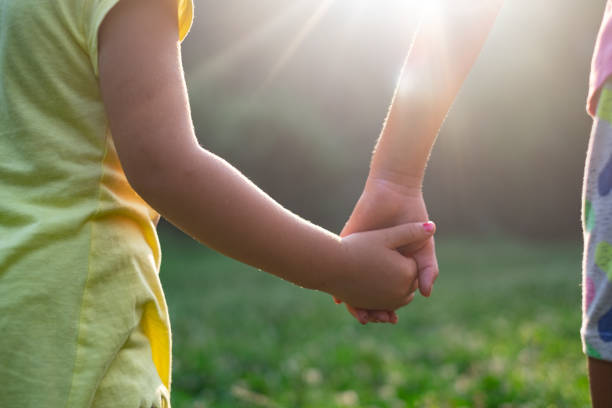 istock The girls are holding hands. 1475985232