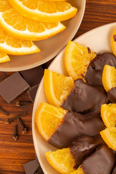 istock Orange slices in chocolate 1475998205