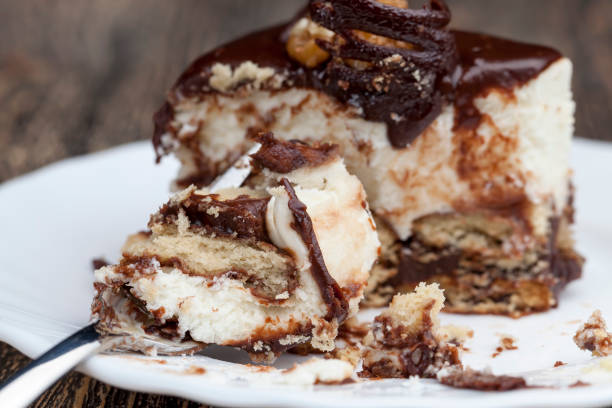 istock Creamy cheesecake with chocolate and cookies 1476014950