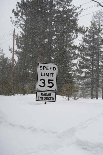 istock 35 Mph Sign During Snow Storm 1476087679