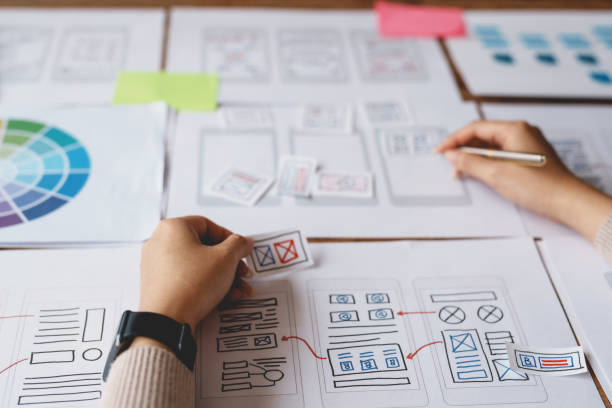 istock Programmers are meeting to make mobile app systems more modern and easier to use and meet the needs of the modern age. 1476091247