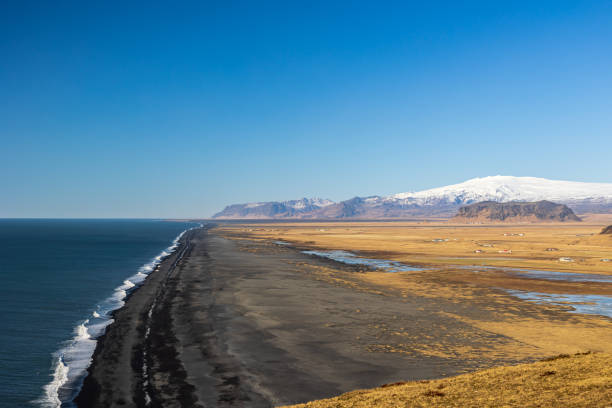 istock Beautiful and cold day in Dyrholaey peninsula in Iceland 1476102992
