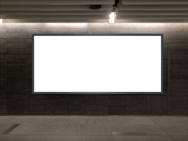 poziome puste banery reklamowe, makieta plakatów w podziemnym chodniku tunelu; przestrzeń ekspozycyjna ooh poza domem, lightbox; szablon 12 arkuszy - plastering station zdjęcia i obrazy z banku zdjęć