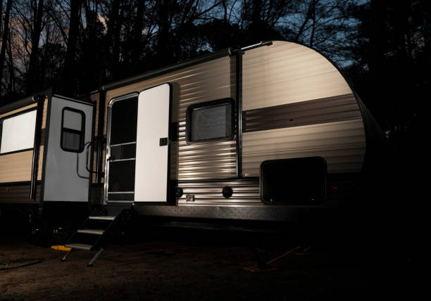 istock Headlights on on unlocked trailer after sunset 1476176885