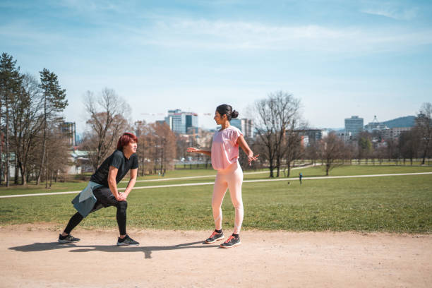 lovely asian couple stretching in a public park before exercising - 16637 imagens e fotografias de stock