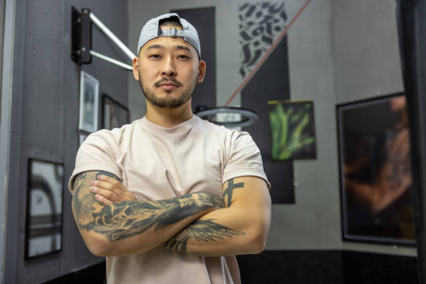 istock Asian young man in a tattoo salon 1476245940