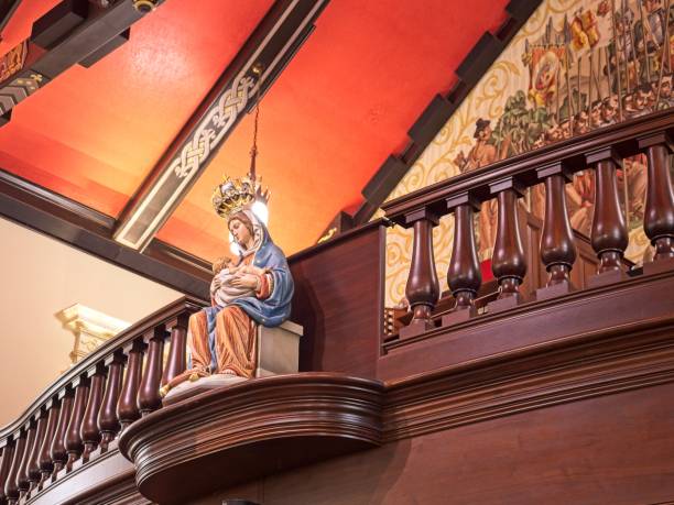 choir balcony and statue of mary at the cathedral basilica of saint augustine - saint augustine cathedral imagens e fotografias de stock