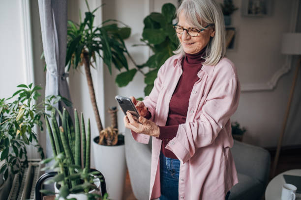 istock Senior woman using phone 1476274925