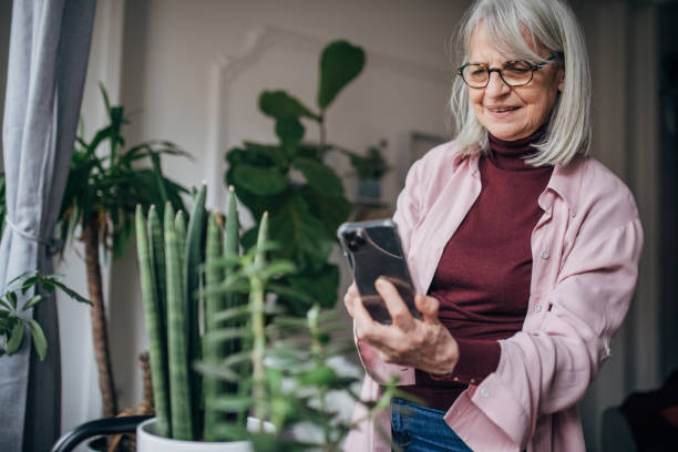 istock Senior woman using phone 1476275002