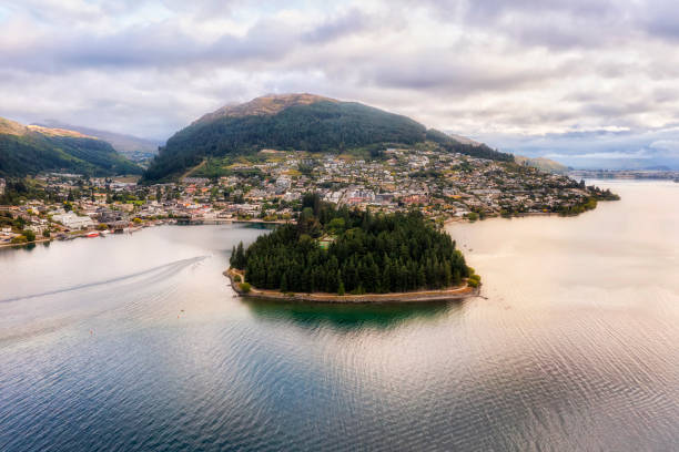 istock D NZ Queenstown gardens water 1476297517