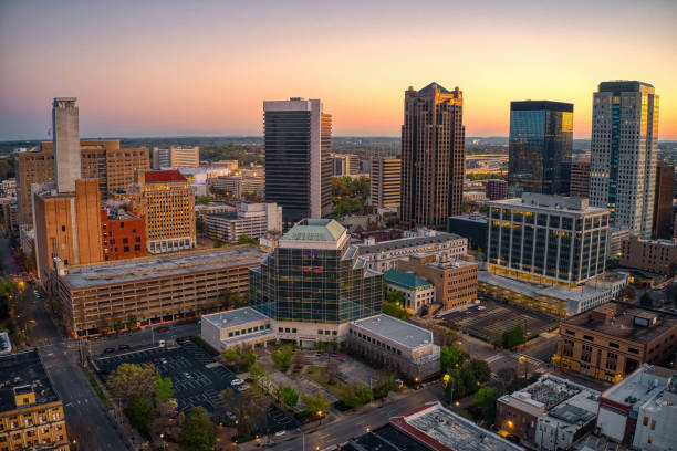 aerial view of birmingham, alabama - 阿拉巴馬州 個照片及圖片檔