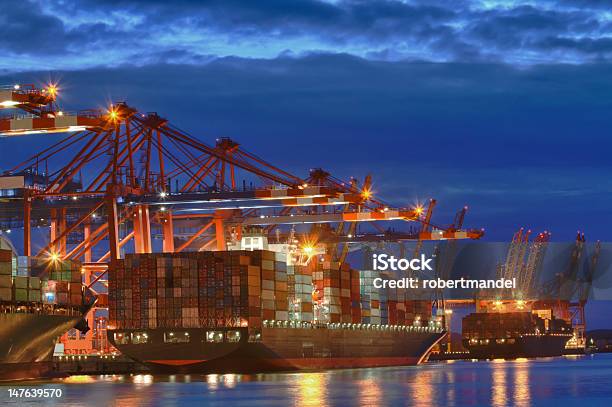 Containerschiffe Stockfoto und mehr Bilder von Container - Container, Frachtschiff, Fracht