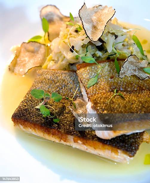 Foto de Robalo Assado e mais fotos de stock de Peixe - Peixe, Perca-do-Mar, Trufa - Fungo