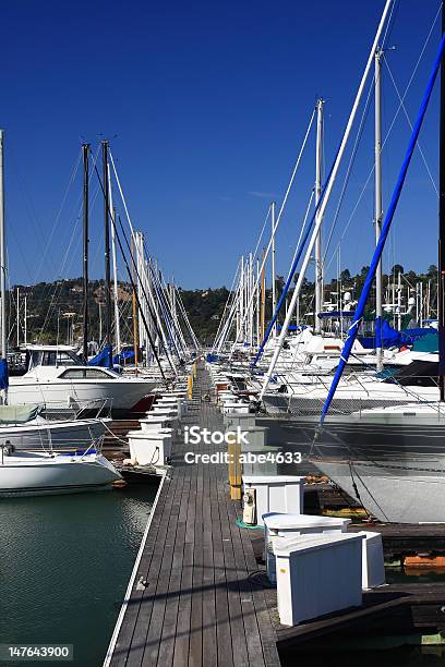 Photo libre de droit de Voiliers Sur La Marina banque d'images et plus d'images libres de droit de Baie - Eau - Baie - Eau, Bateau de plaisance, Bateau à voile