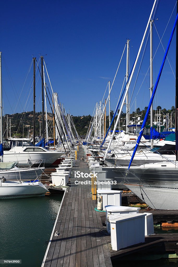 Barche a vela sulla Marina - Foto stock royalty-free di Acqua