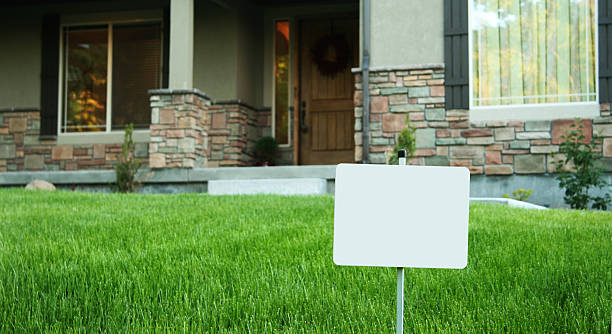 House with yard sign in front House with yard sign in front yard sign stock pictures, royalty-free photos & images