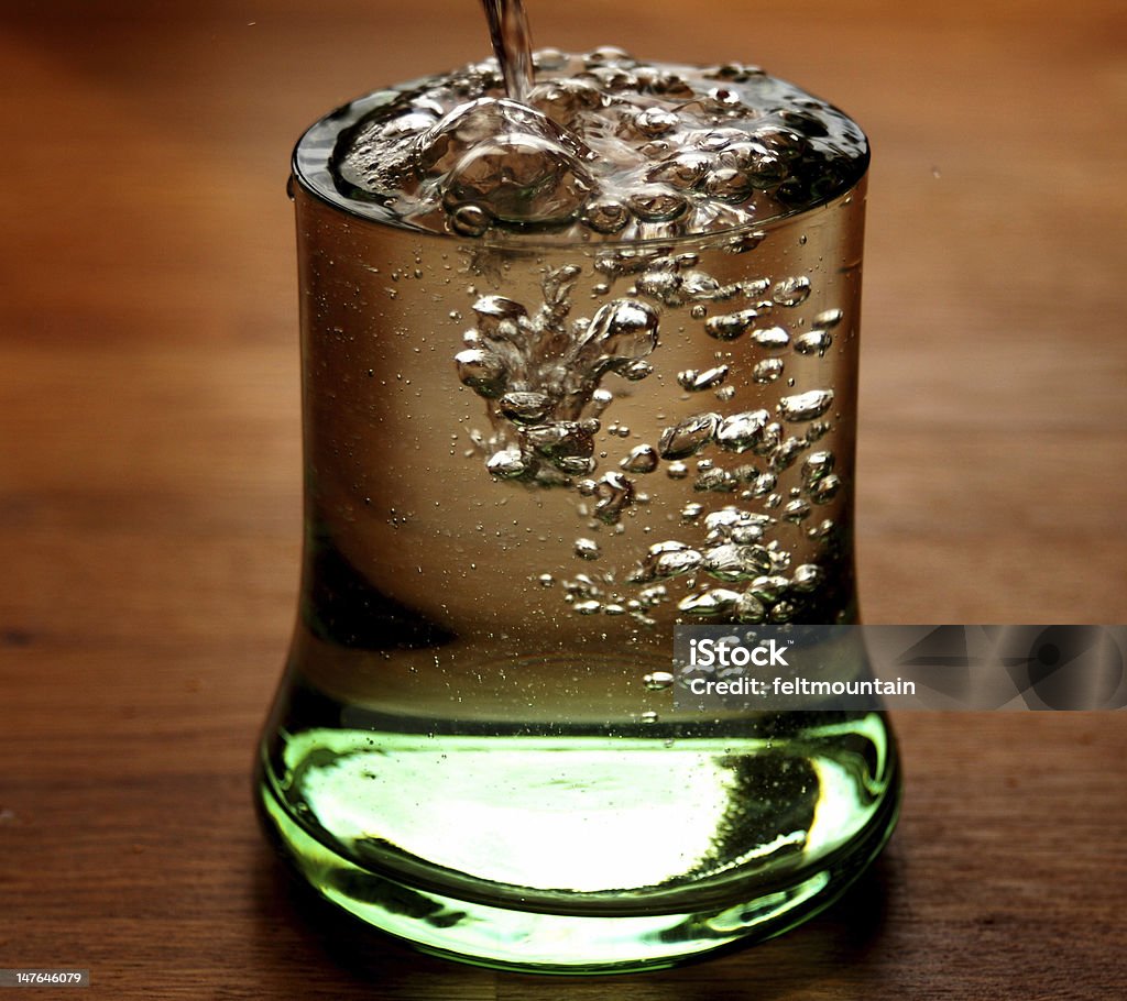 bicchiere colmo - Photo de Débordant libre de droits