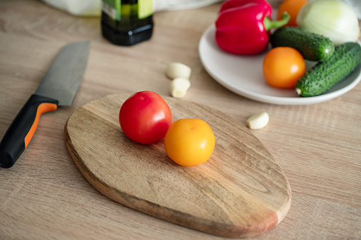 Red and yellow tomatoes on the cutting board