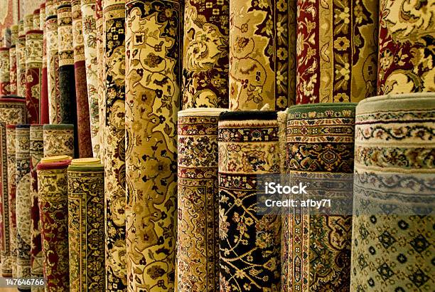 Persische Teppiche Auf Dem Display Stockfoto und mehr Bilder von Arabeske - Arabeske, Arabisches Schriftzeichen, Asiatischer und Indischer Abstammung