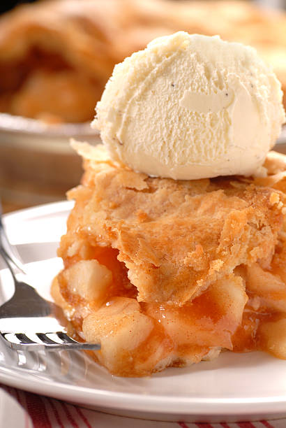 Fresh deep dish apple pie with ice cream Deep dish apple pie with a flaky crust and vanilla ice cream apple pie and ice cream stock pictures, royalty-free photos & images