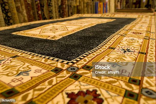Foto de Tapetes Persas Em Exibição e mais fotos de stock de Antiguidade - Antiguidade, Arte, Arte e Artesanato - Assunto