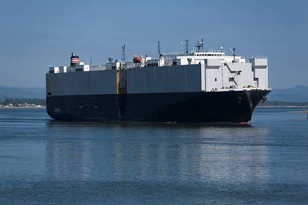 istock shipping on the Columbia River 147650377