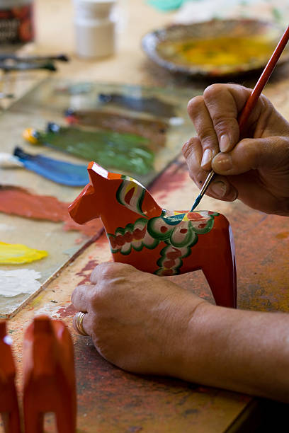 Handpainting de Dalarna caballos. - foto de stock