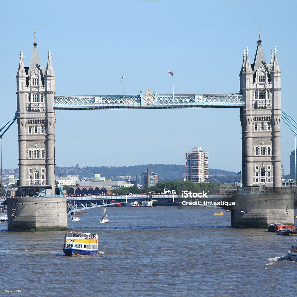 Tower bridge e barcos de Turismo - Royalty-free Ao Ar Livre Foto de stock