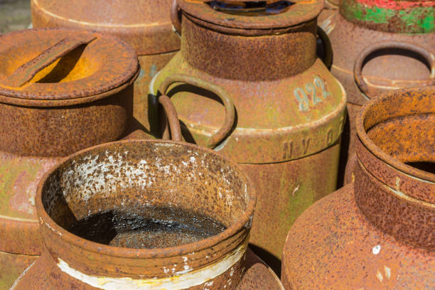 istock Old historic rusty milk canisters in Orvelte 1476515234