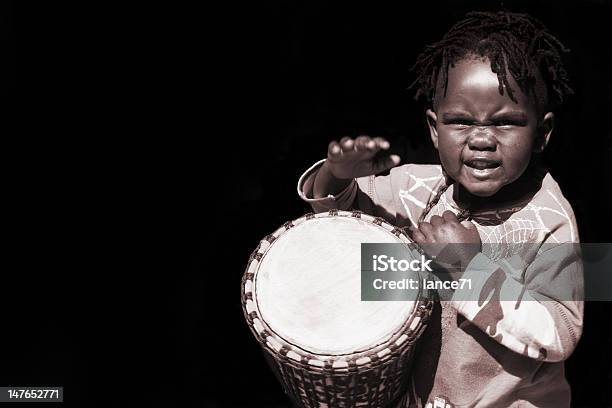 Jovem Rapazbaterista - Fotografias de stock e mais imagens de Origem Africana - Origem Africana, Dançar, Criança
