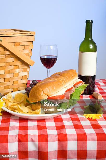 Almuerzo Campestre Foto de stock y más banco de imágenes de A cuadros - A cuadros, Alimento, Azul