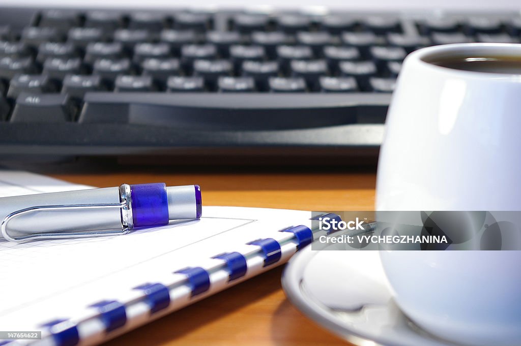 Ручка и клавиатуры - Стоковые фото Без людей роялти-фри