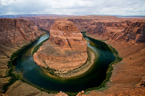 horseshoe curva, río colorado, arizona - turning page fotografías e imágenes de stock