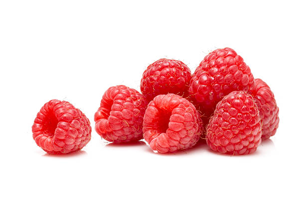 raspberries sobre fondo blanco - frambuesa fotografías e imágenes de stock