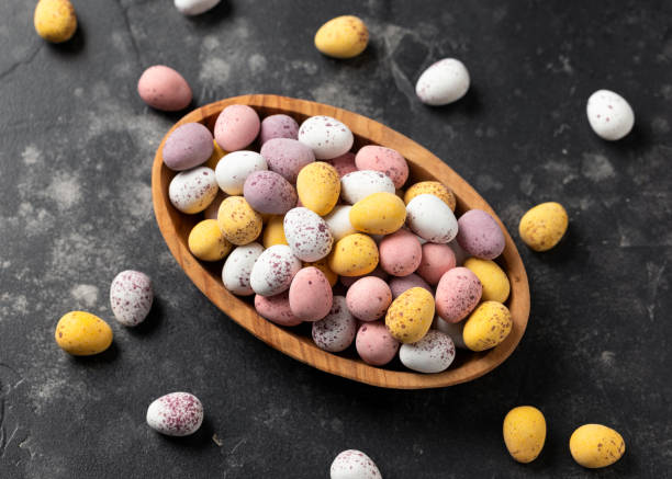 istock Easter mini eggs, chocolate candy in wooden bowl 1476558761