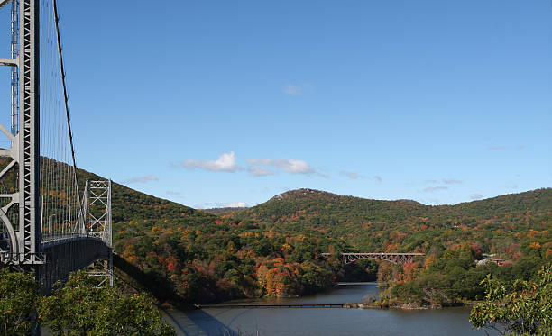 bridges - bear mountain bridge fotografías e imágenes de stock