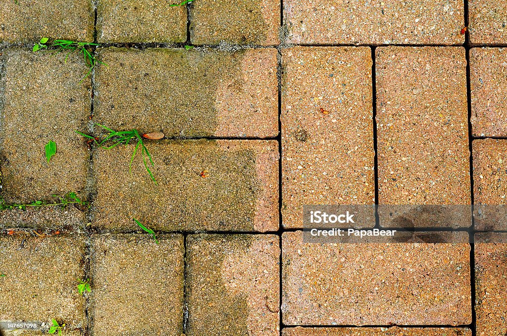 Ladrillos sucio y limpieza - Foto de stock de Patio libre de derechos