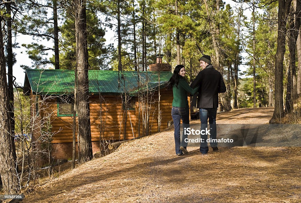 Casal - Foto de stock de Cabana de Madeira royalty-free