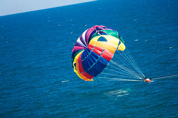 istock Parasailers crashing in sea 147659106