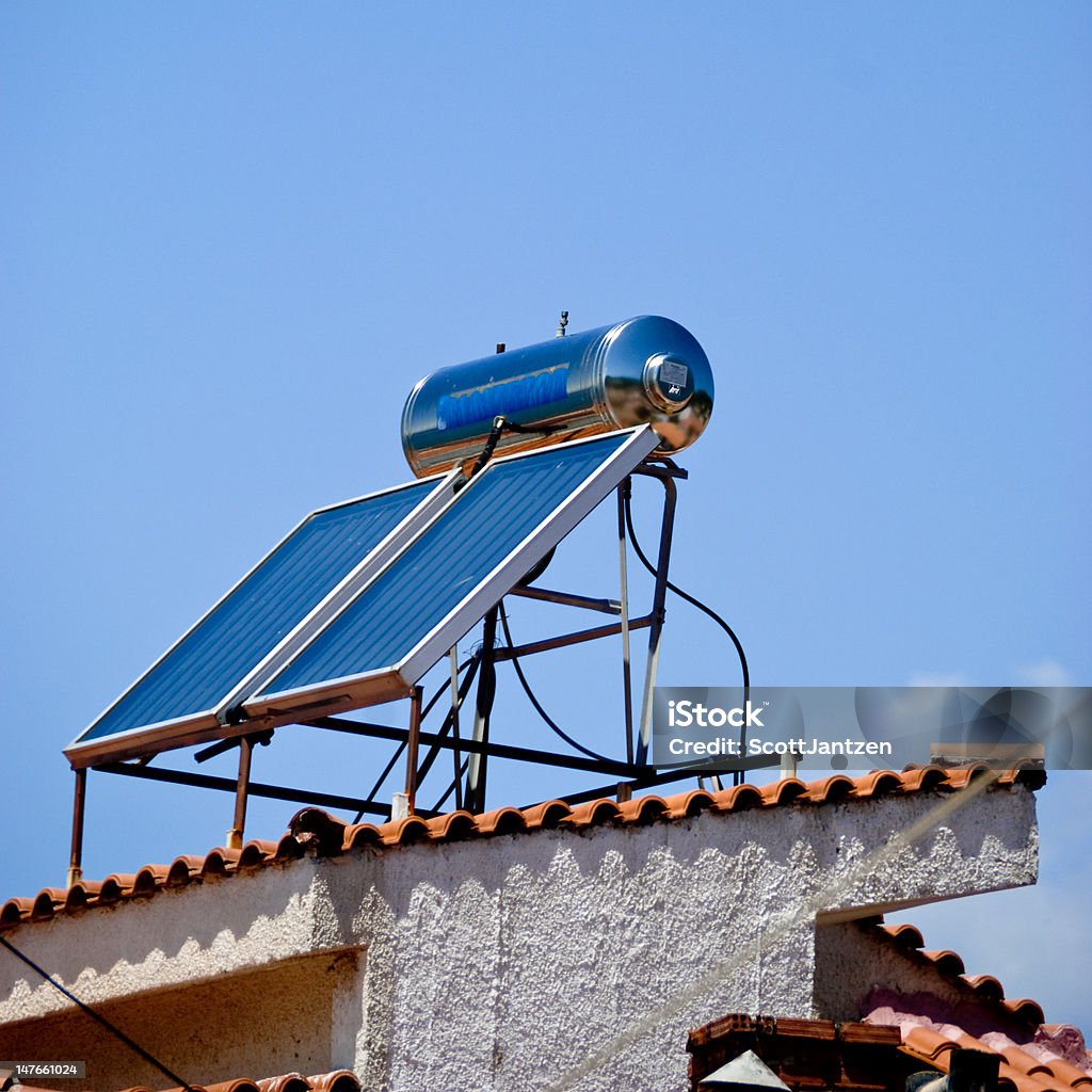 Solar aquecedor de água - Foto de stock de Avac royalty-free