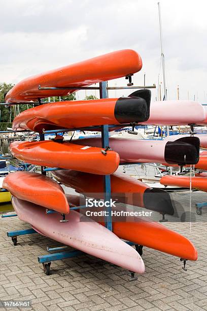 Kayaks En Un Remolque Foto de stock y más banco de imágenes de Actividad - Actividad, Actividades recreativas, Aire libre