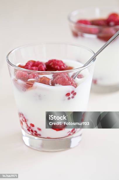 Lampone Yogurt Dolce - Fotografie stock e altre immagini di Alimentazione sana - Alimentazione sana, Bicchiere, Cibi e bevande