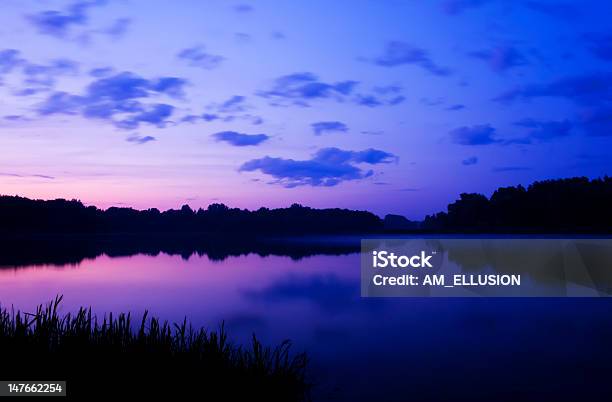 Romantischer Sonnenuntergang Stockfoto und mehr Bilder von Abenddämmerung - Abenddämmerung, Abgeschiedenheit, Bedeckter Himmel