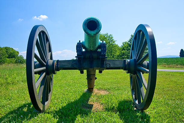 istock Cannon, Antietam Battlefield 147663054