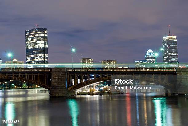 Foto de Noite Em Boston e mais fotos de stock de Arquitetura - Arquitetura, Arranha-céu, Boston - Massachusetts