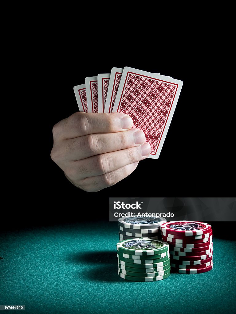 ギャンブル手 - カードゲームのロイヤリティフリーストックフォト